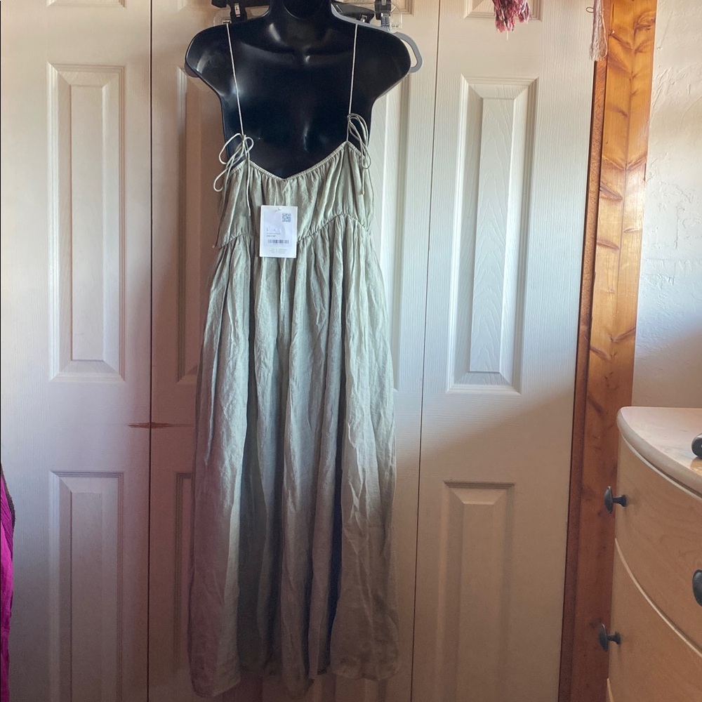 Oak & Fort NWT LINED CRINKLE VIOLE MIDI DRESS - Picture 4 of 12